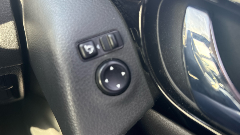 Nissan Qashqai 1.3 DiG-T Acenta Premium 5dr Petrol Hatchback